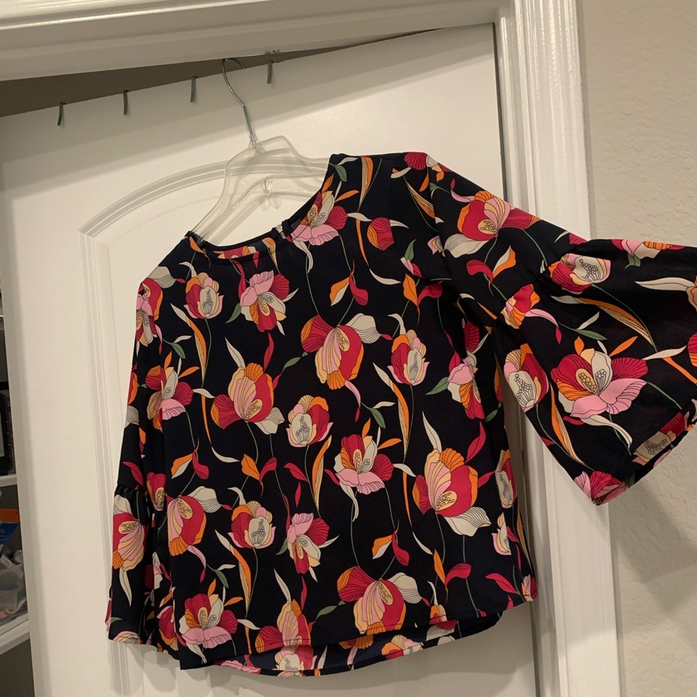 W5 light and airy top